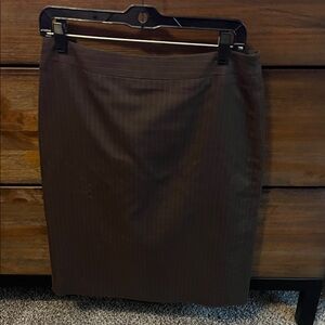 Elegant Loft size 6 Brown Pinstripe Skirt